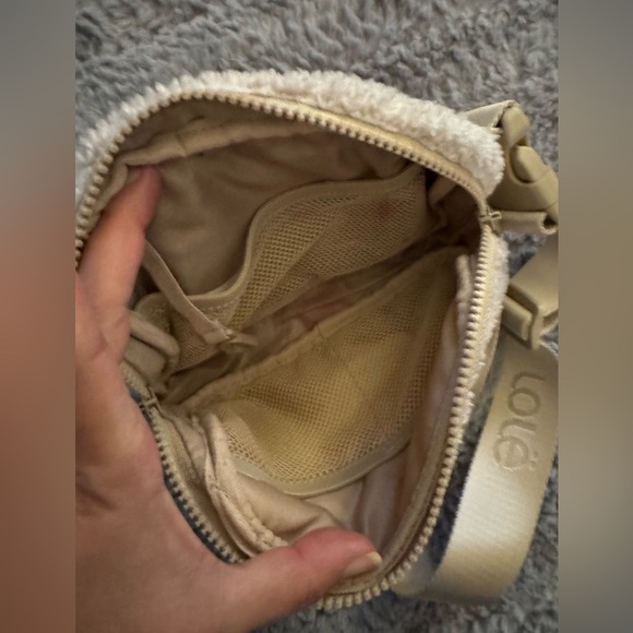 LOLE Sherpa Belt Bag - Picture 5 of 10